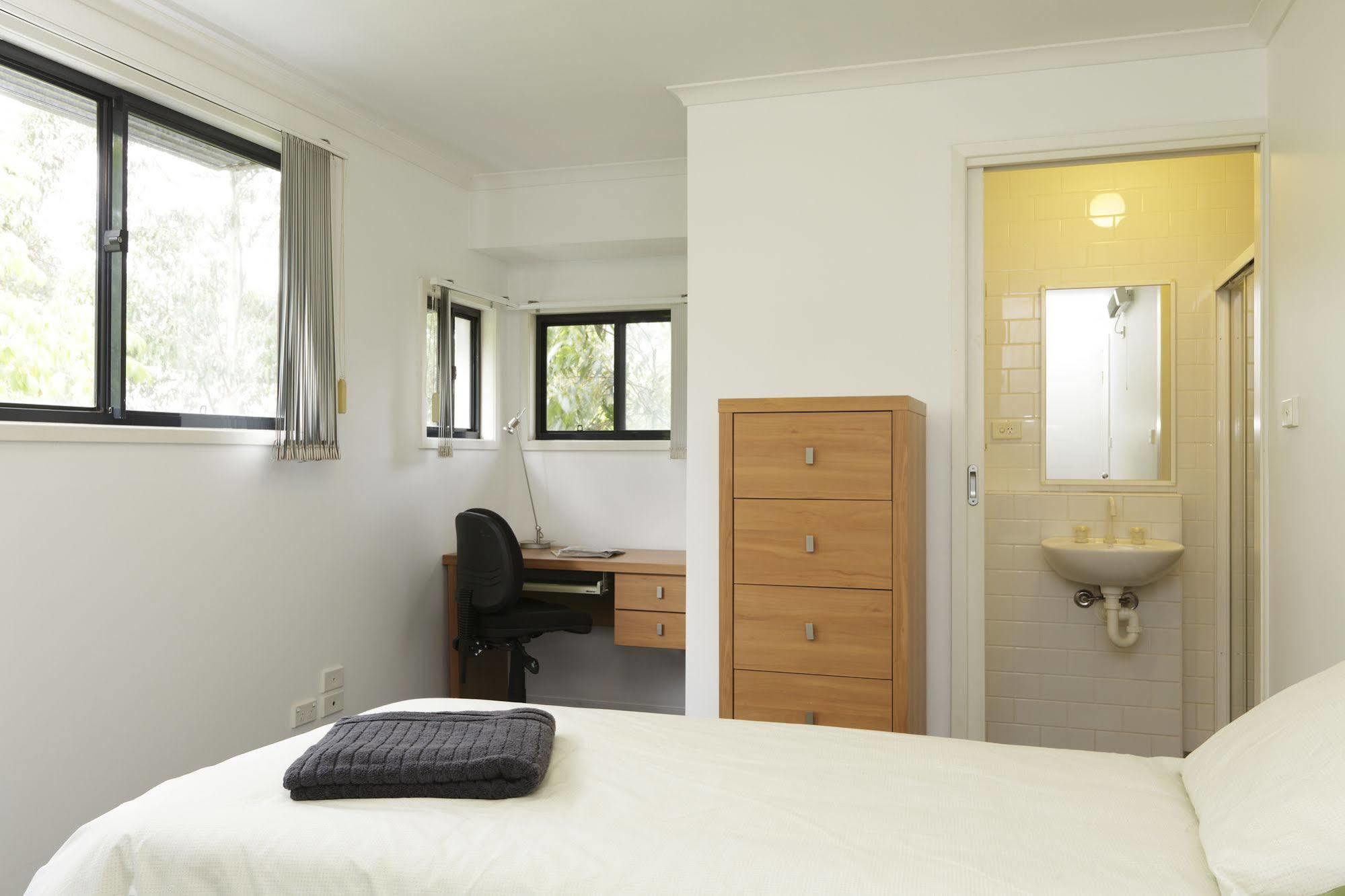 Macquarie University Village Sydney Bagian luar foto
