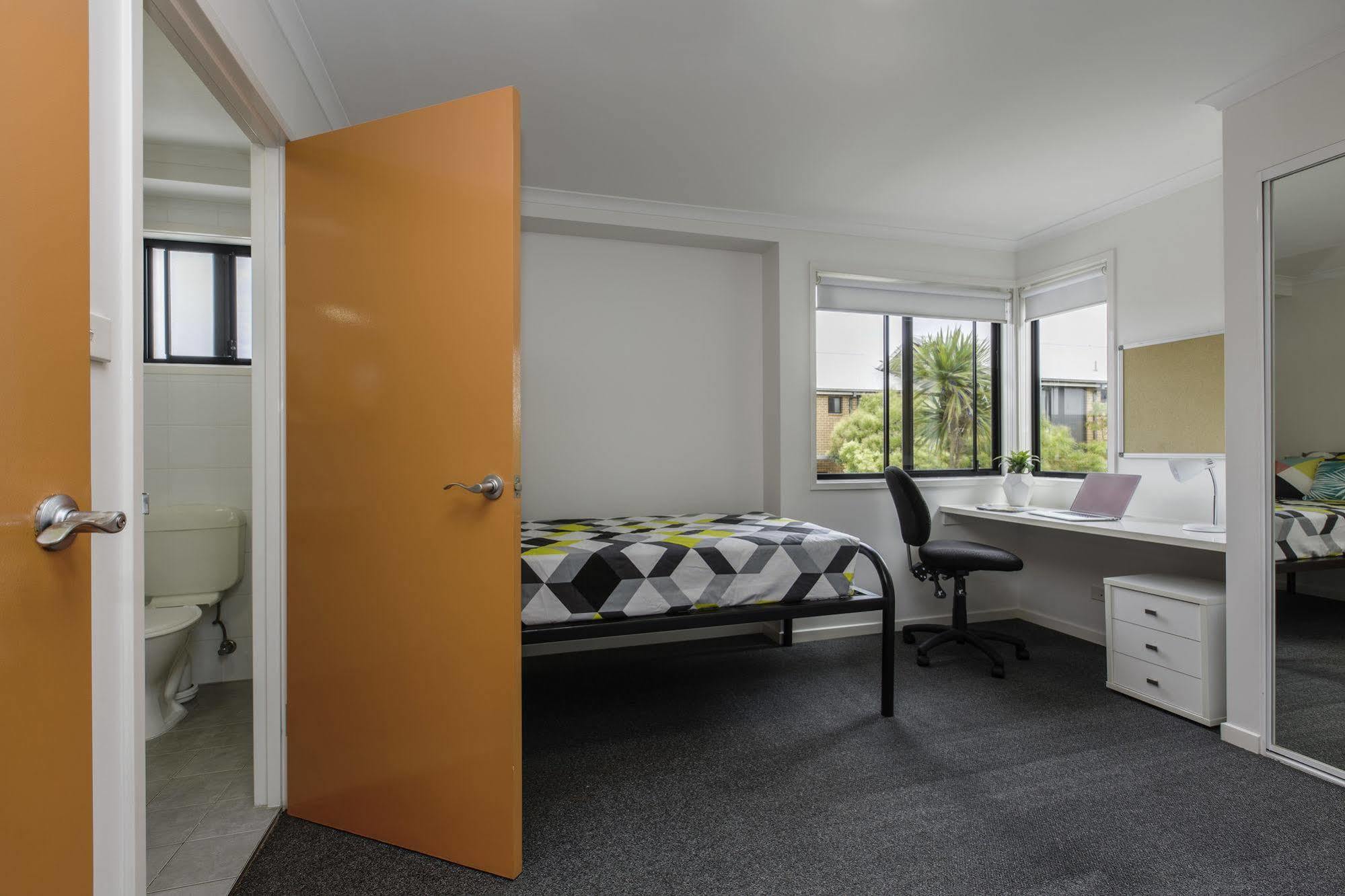 Macquarie University Village Sydney Bagian luar foto