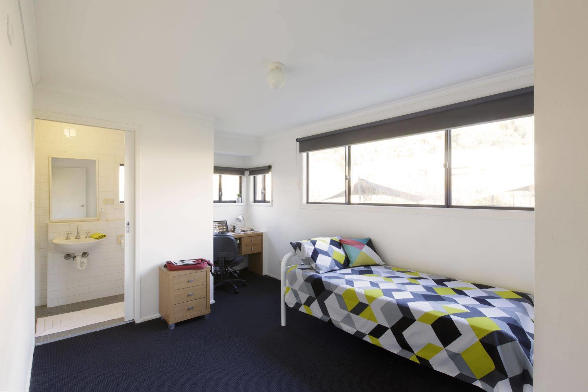 Macquarie University Village Sydney Bagian luar foto